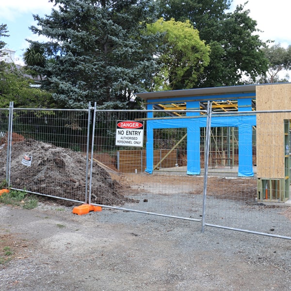 do you deliver and install temporary fencing and what's the cost for these services in Engadine MI